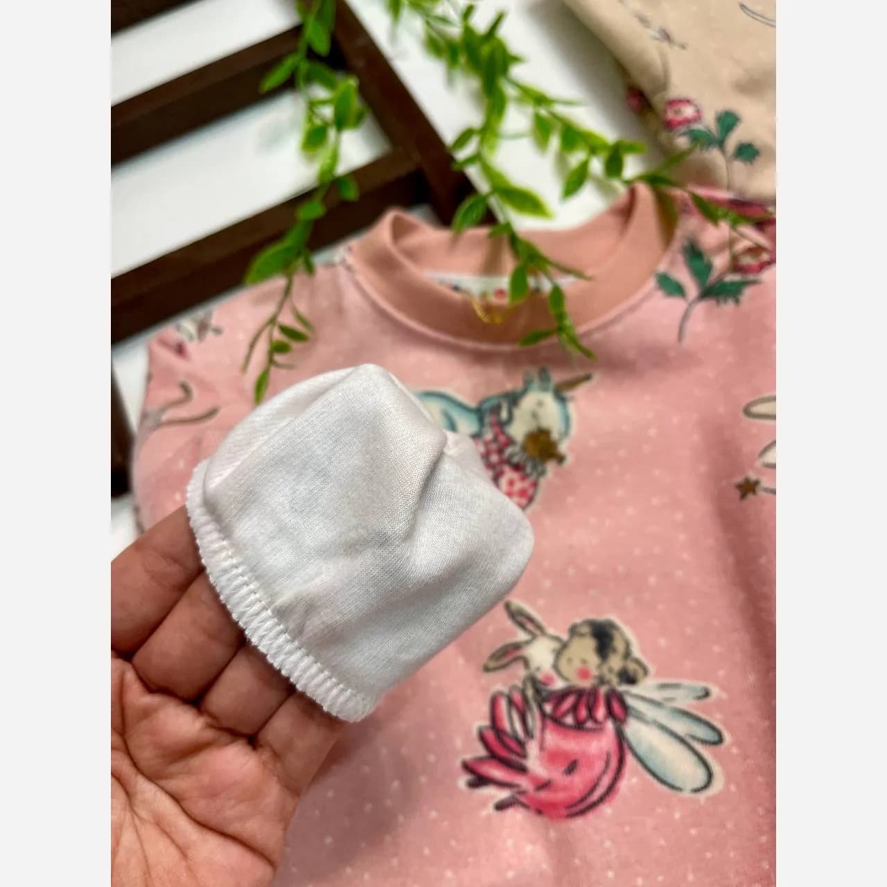بلوز و شلوار دخترانه طرح فرشته جنس پنبه ای سایز 2 تا 10 سال — تصویر ۳