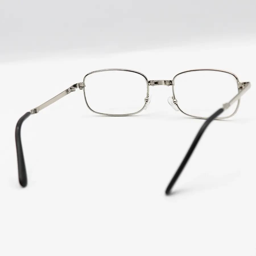 عینک مطالعه نزدیک بین نمره +1.50 با فریم شکل مستطیلی، رنگ نقره‌ای و طرح تاشو مدل TA1306 — تصویر ۴