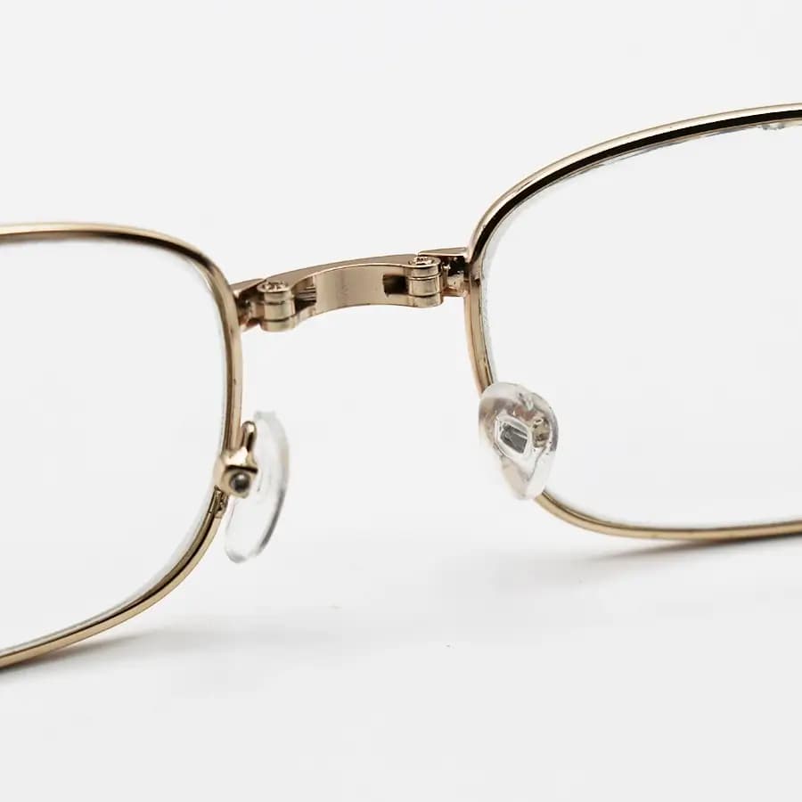 عینک مطالعه نزدیک بین نمره +1.25 با فریم شکل مستطیلی، رنگ طلایی و طرح تاشو مدل TA1306 — تصویر ۶
