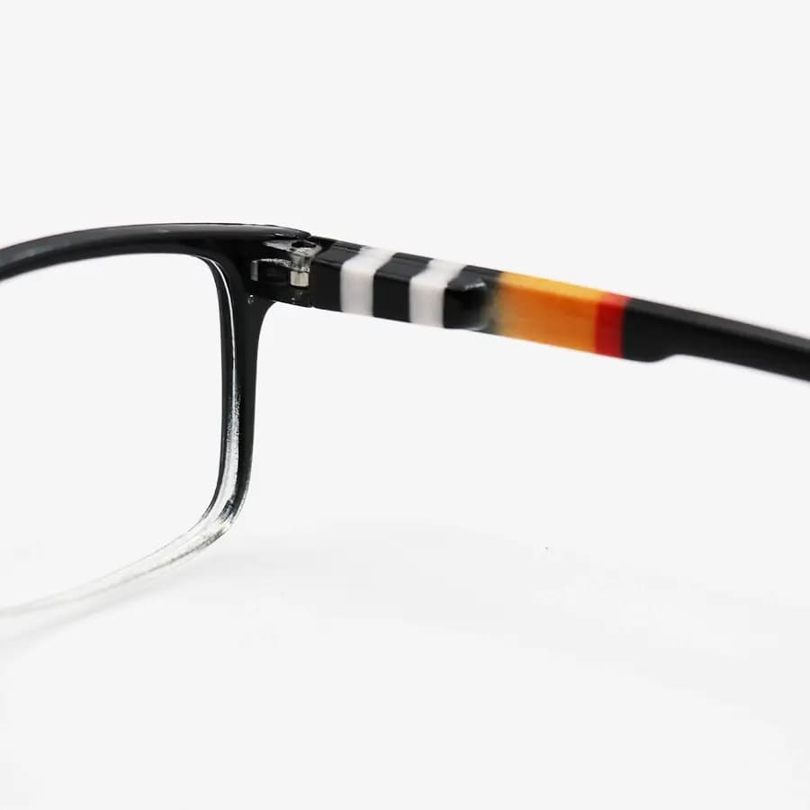 عینک مطالعه نزدیک بین نمره +1.50 با فریم مشکی، شکل مستطیلی، دسته فنردار و لنز بلوکات مدل KY2828 — تصویر ۴