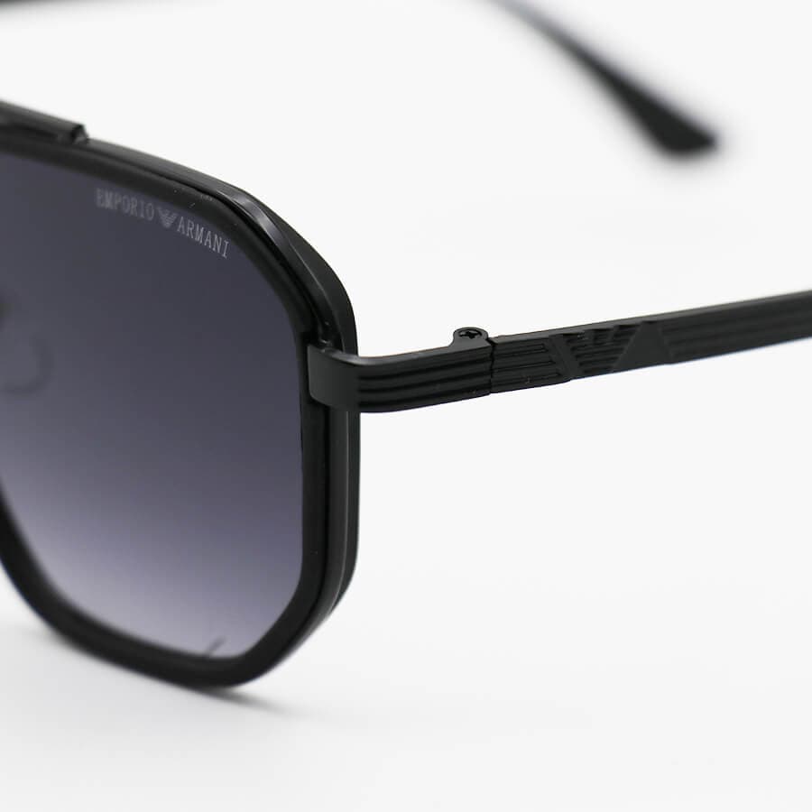 عینک آفتابی Emporio Armani با فریم شکل چندضلعی، رنگ مشکی و لنز دودی سایه روشن مدل 8046 — تصویر ۶