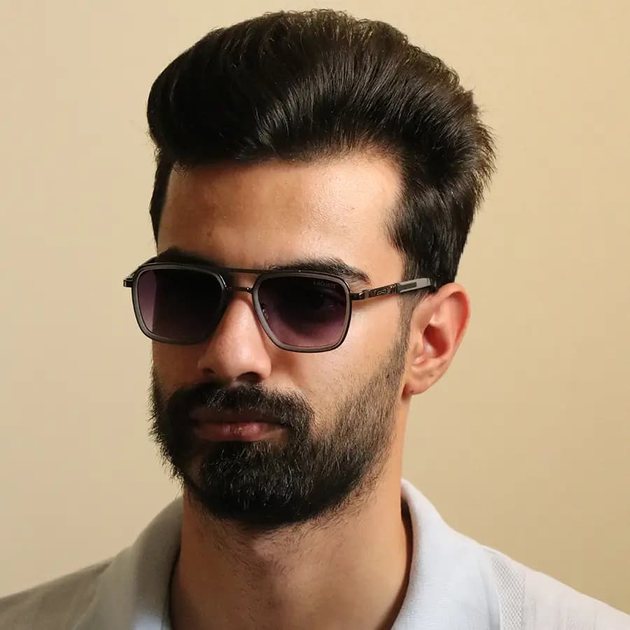 عینک آفتابی لاگوست با فریم طلایی رنگ، شکل مربعی، دسته فنردار و لنز دودی سایه روشن مدل 8075 — تصویر ۲