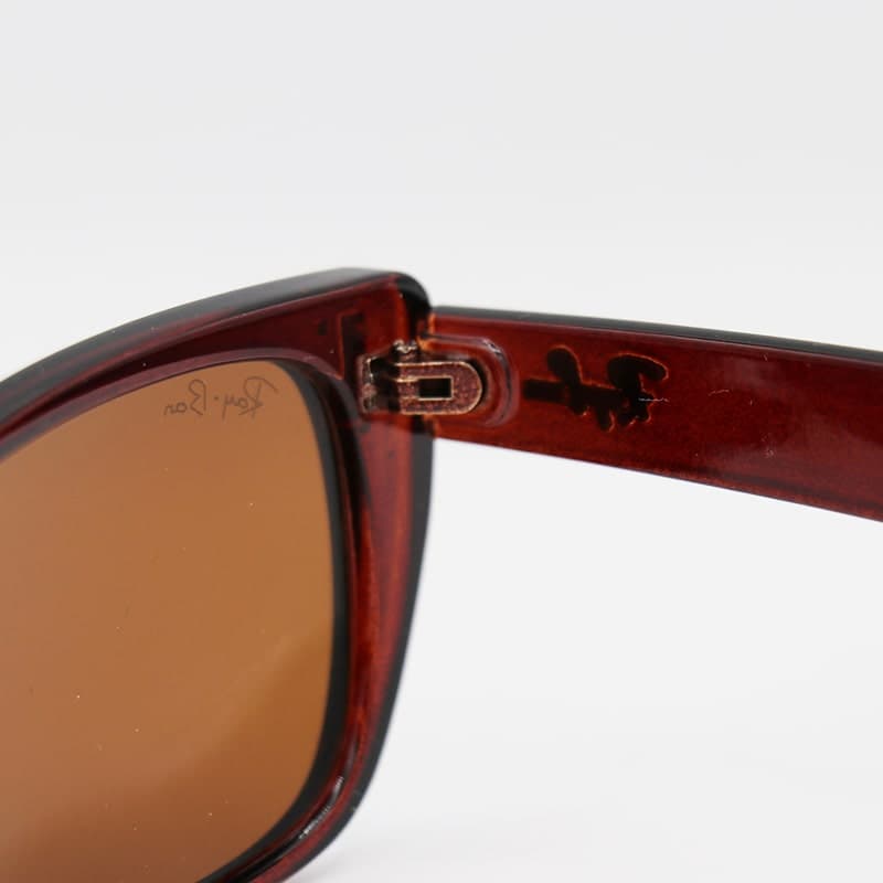 عینک آفتابی Ray-Ban با فریم قهوه‌ای، مستطیلی شکل، لنز قهوه ای و پلاریزه مدل P4029 — تصویر ۳
