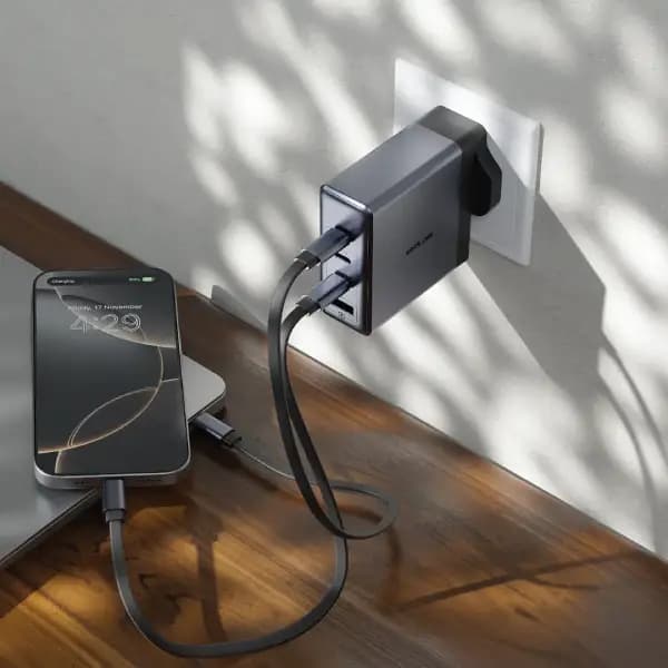 شارژر دیواری 140 وات گرین لاین مدل Green Lion GaN Premium UK Plug Wall Charger 140W — تصویر ۲