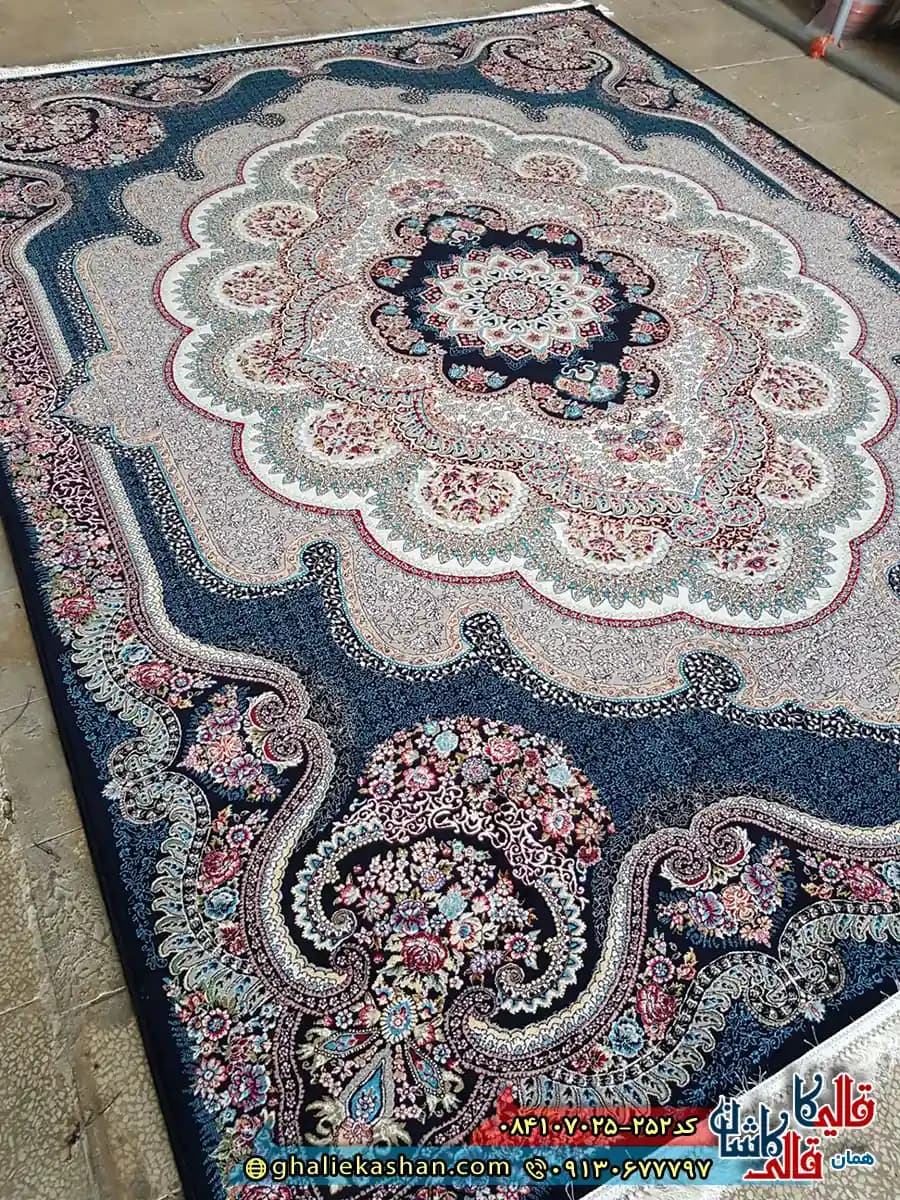 فرش 700 شانه طرح باغ ملک رنگ سرمه ای کاشان — تصویر ۲