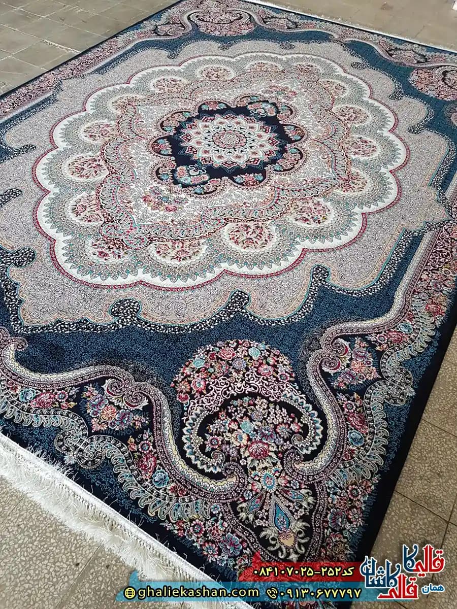فرش 700 شانه طرح باغ ملک رنگ سرمه ای کاشان — تصویر ۳