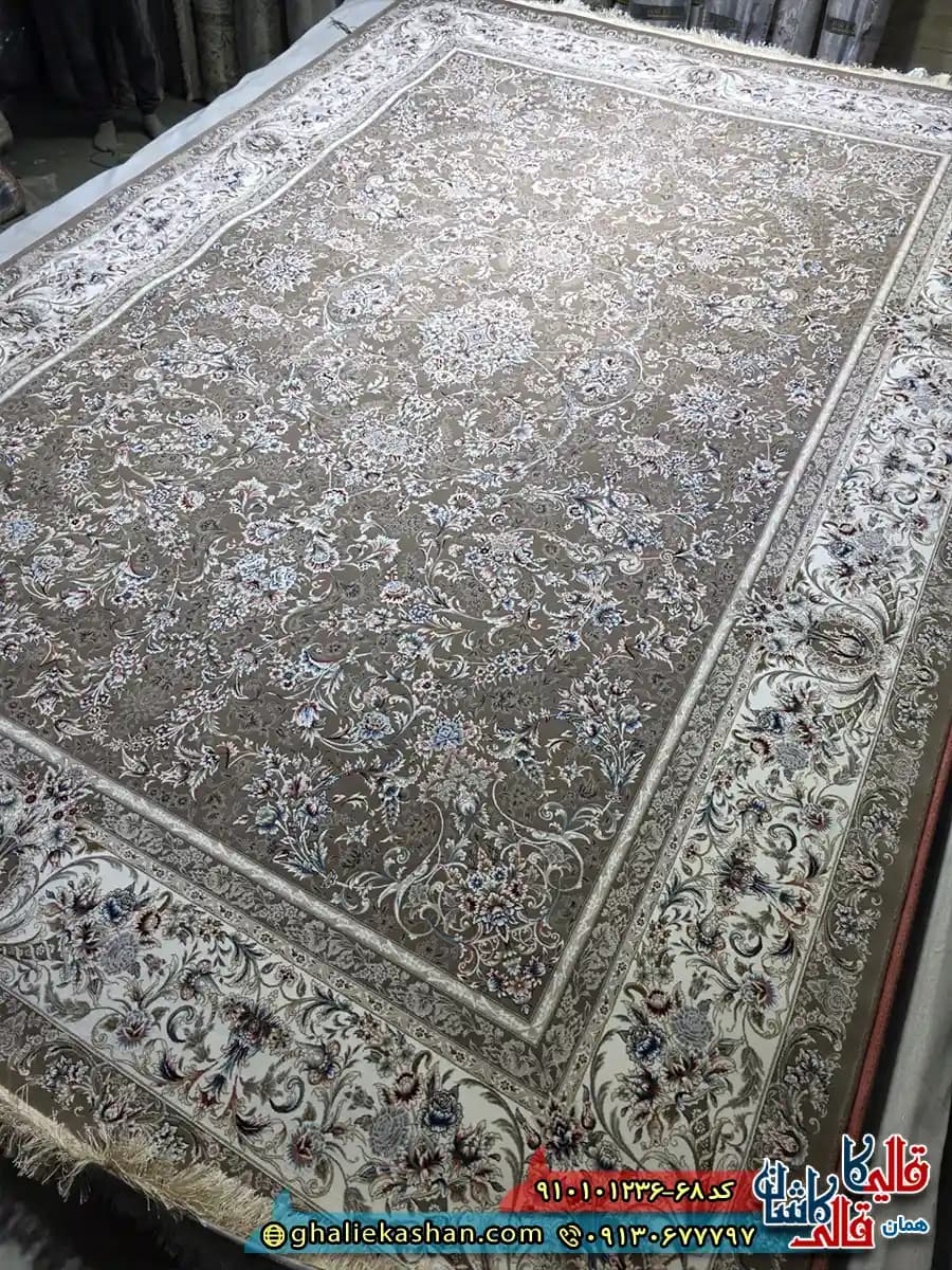 فرش کلاسیک 1200 شانه طرح افشان آتیلا رنگ قهوه ای کاراملی کاشان — تصویر ۲