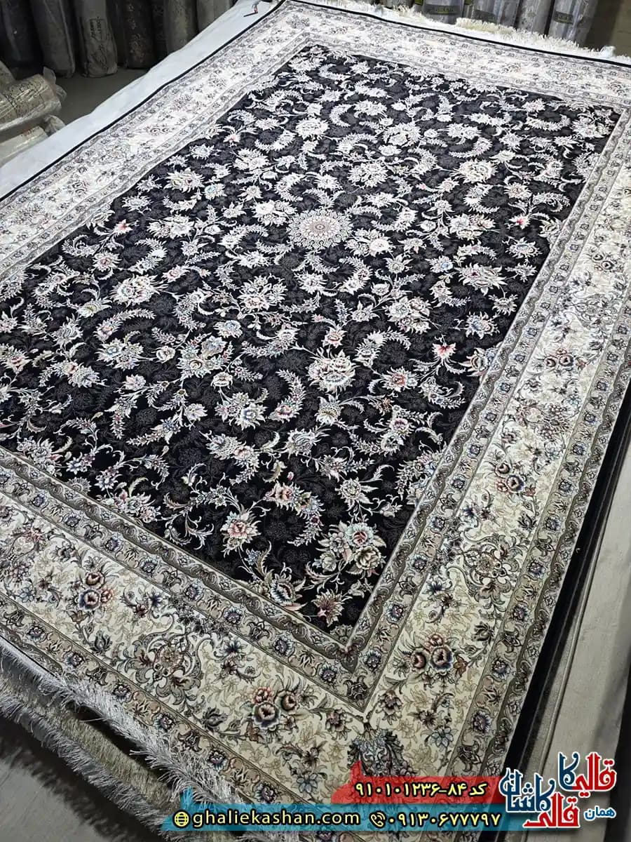 فرش کلاسیک 1200 شانه طرح افشان نگارین رنگ سرمه ای کاشان — تصویر ۲