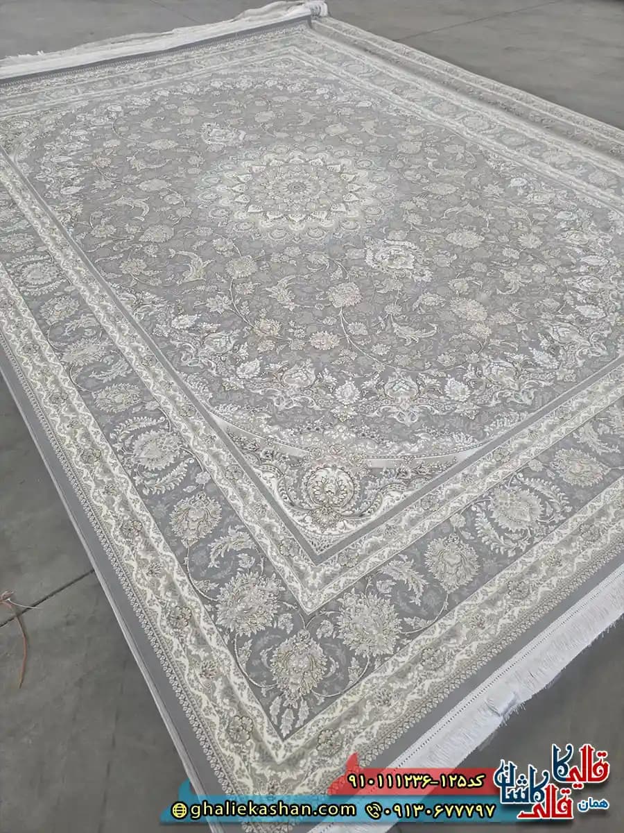 فرش طلاکوب 1200 شانه طرح ویکتوریا رنگ طوسی نقره ای گل برجسته کاشان