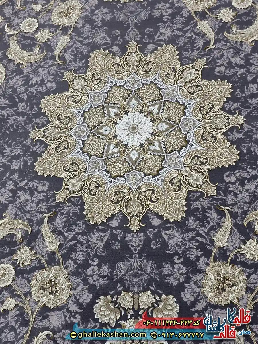 فرش طلاکوب 1200 شانه طرح پرستش رنگ طوسی دلفینی گل برجسته کاشان — تصویر ۵