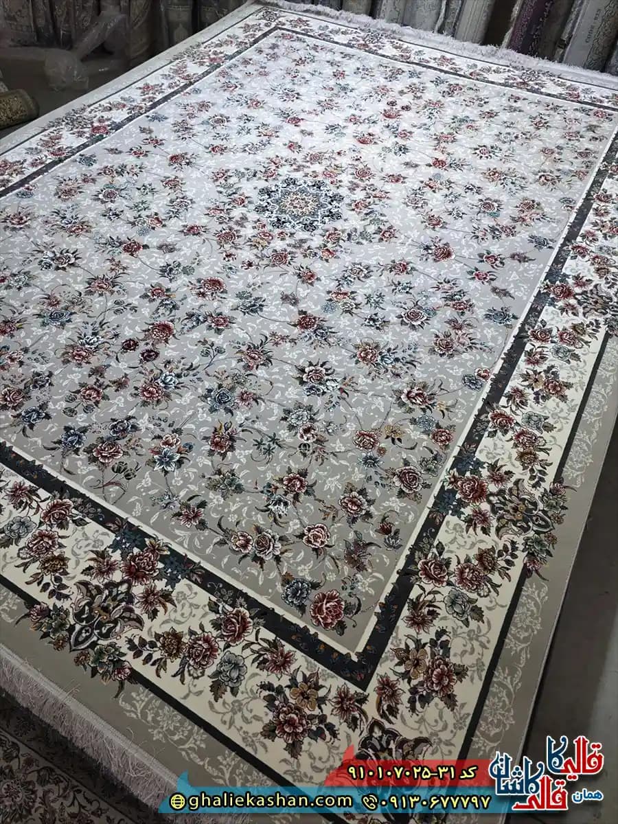 فرش کلاسیک 700 شانه طرح افشان آرمیتا رنگ طوسی نقره ای کاشان