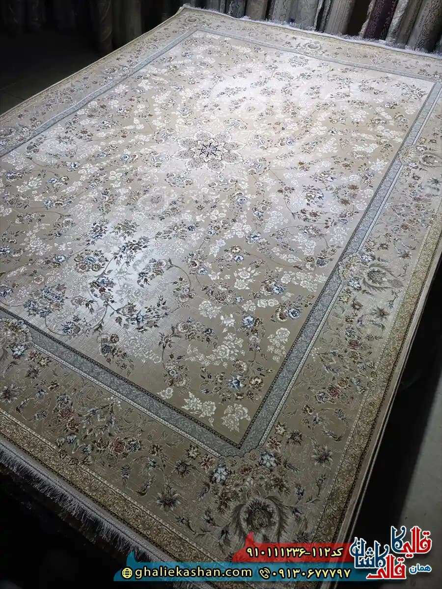 فرش کلاسیک طلاکوب 1200 شانه طرح افشان یاشار رنگ بژ طلایی گل برجسته کاشان