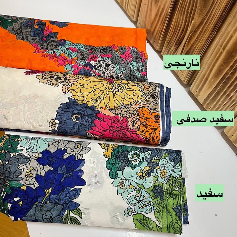 روسری حریر، ابریشم زنانه مدل گل ریز قواره بزرگ کد 0010 با طول و عرض 128*128 سانتی‌متر — تصویر ۲