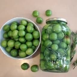 ترشی گوجه سبز،تازه وخوشمزه،500 گرمی،گیلان.رشت — تصویر ۲