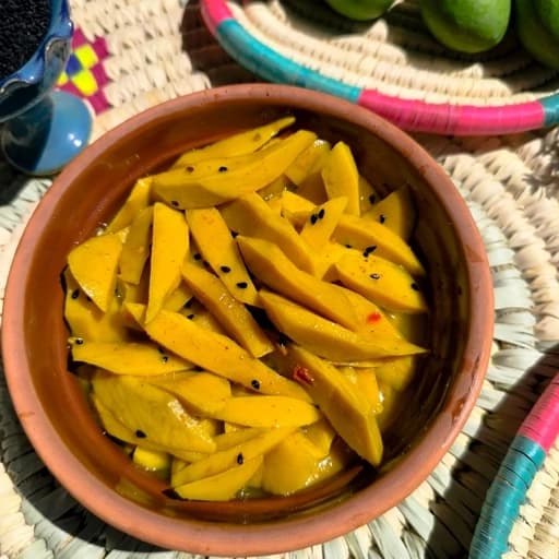 ترشی انبه میناب ترشی انبه جنوبی محلی و سنتی ( وزن 1100 گرم )