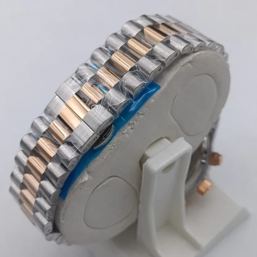 ساعت مچی مردانه استیل رزگلد الکس مارتین مدل 7107 صفحه مشکی با موتور میوتا ژاپن و تقویم — تصویر ۳