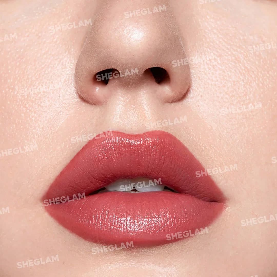 رژ لب مدادی شیگلم مدل Just Kissed رنگ Red Velvet — تصویر ۲