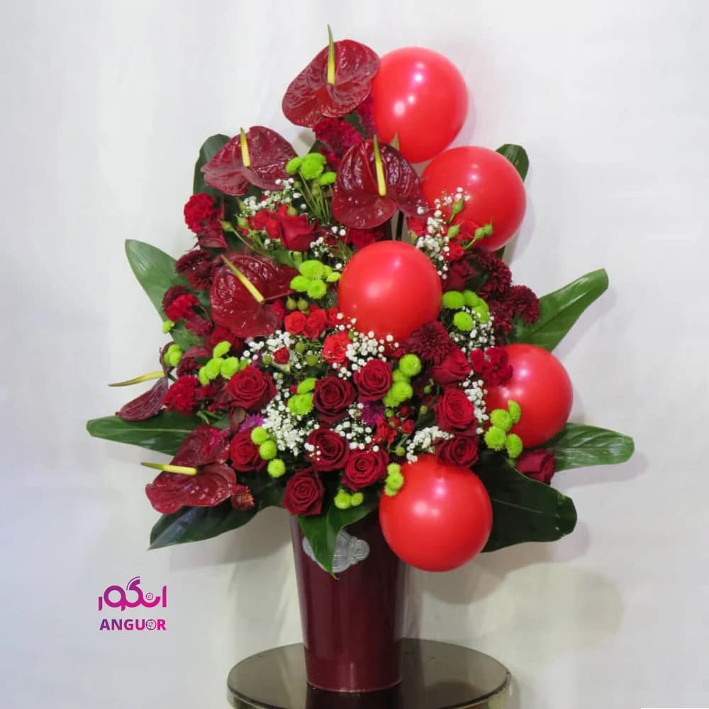 باکس گل تولد آذردخت ( با تم قرمز و بادکنک آرایی)