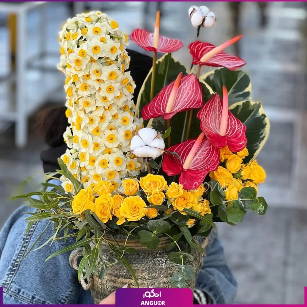 باکس گل زیبایی کرشمه (ترکیب زیبایی گل رز و نرگس و آنتوریوم) — تصویر ۲