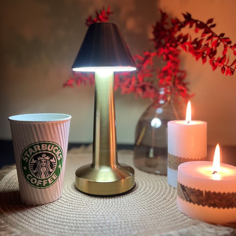 آباژور رومیزی طرح چتر شارژی — تصویر ۴