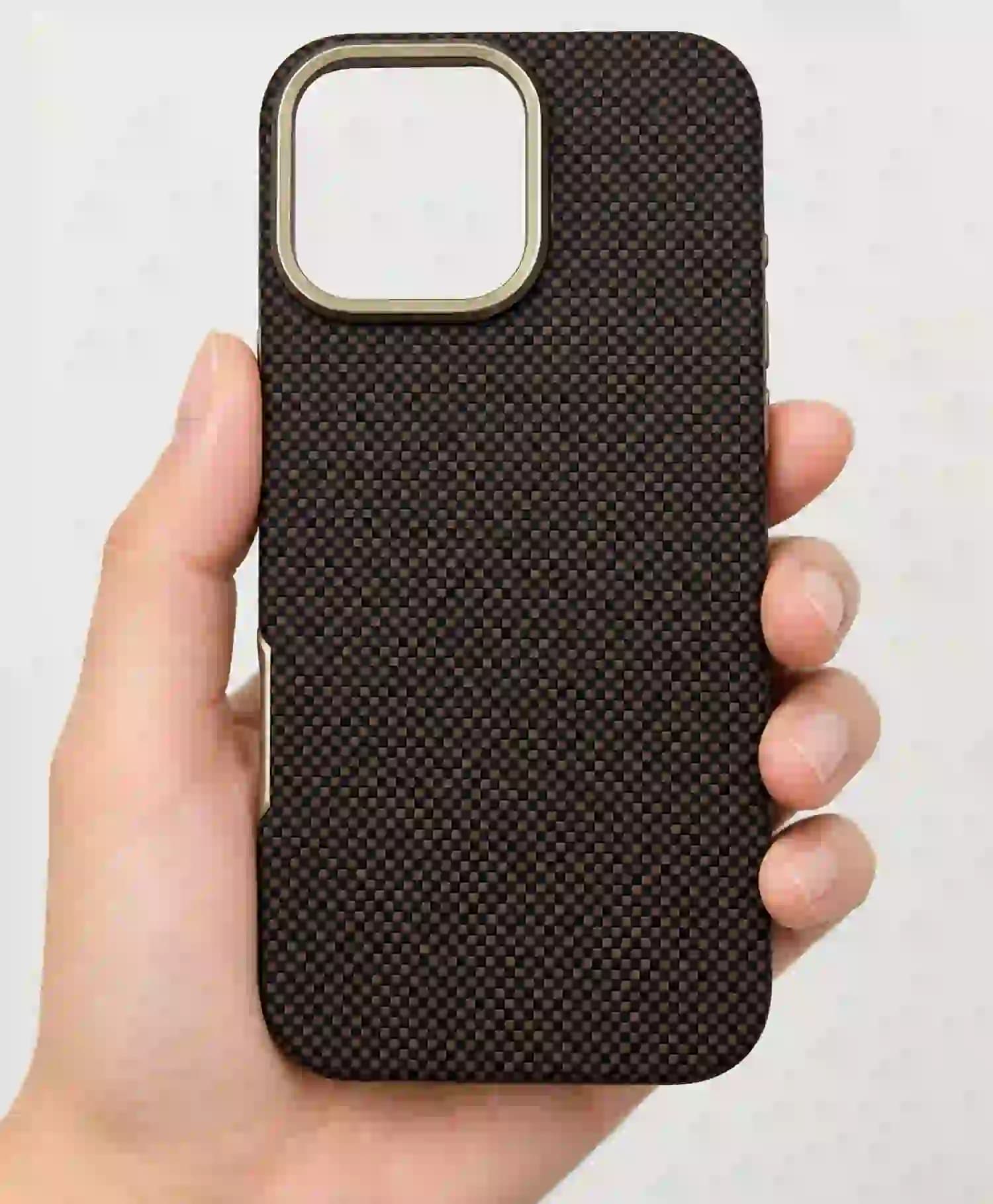 قاب سیلیکونی طرح کربنی مدل Fit Classic گوشی Iphone 16 Pro Max — تصویر ۴