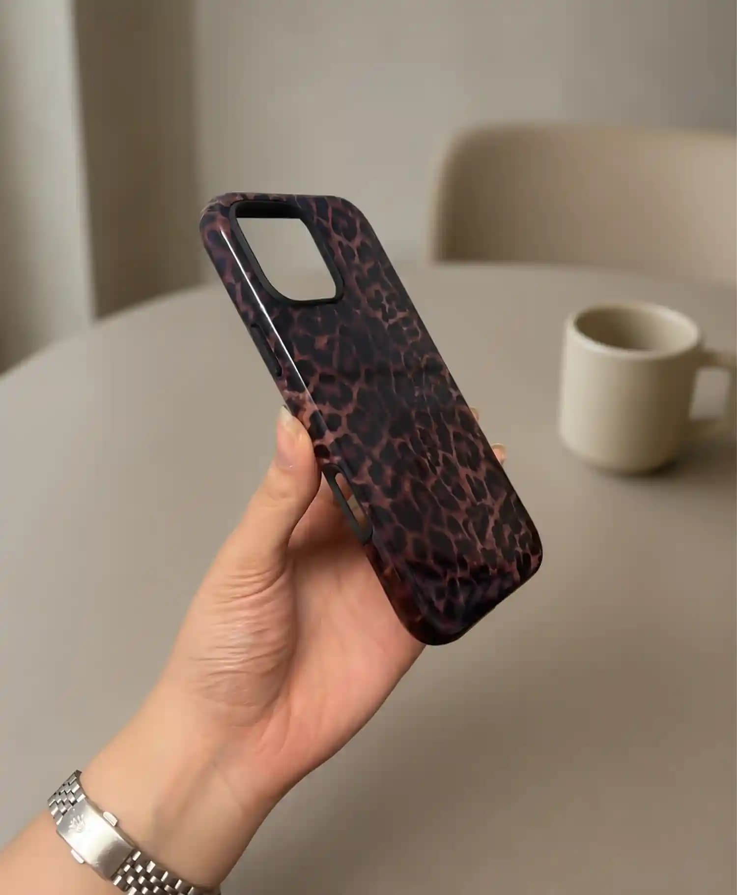 قاب براق طرح پلنگی گوشی موبایل Iphone 16 Pro Max — تصویر ۲