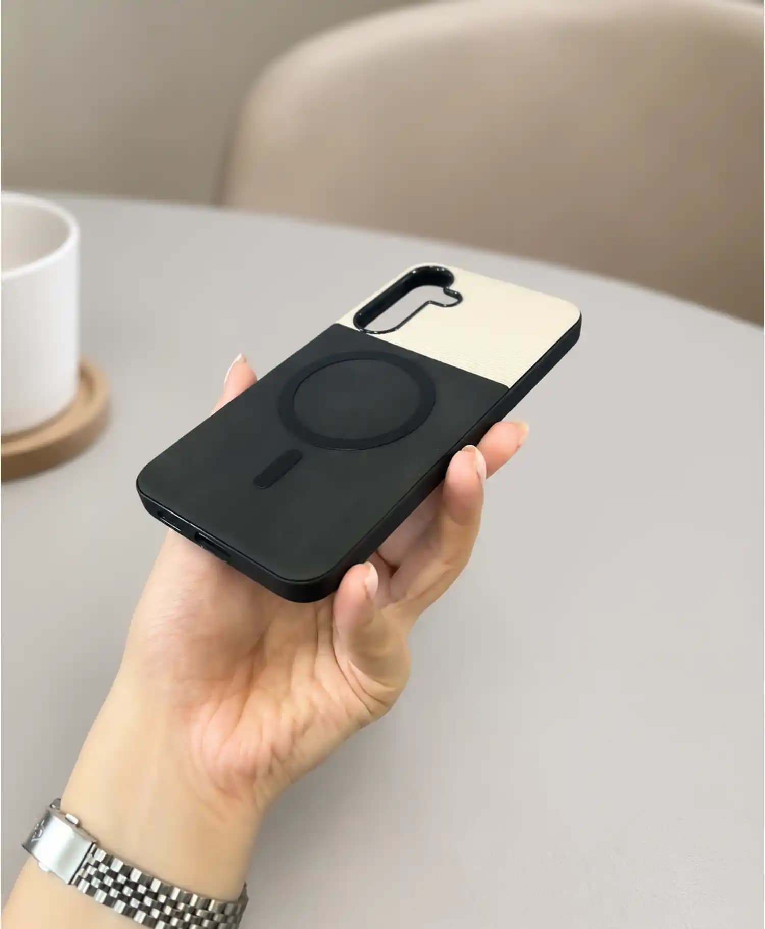 قاب چرمی مگ سیف دار Stylish گوشی موبایل Samsung S25 FE — تصویر ۳