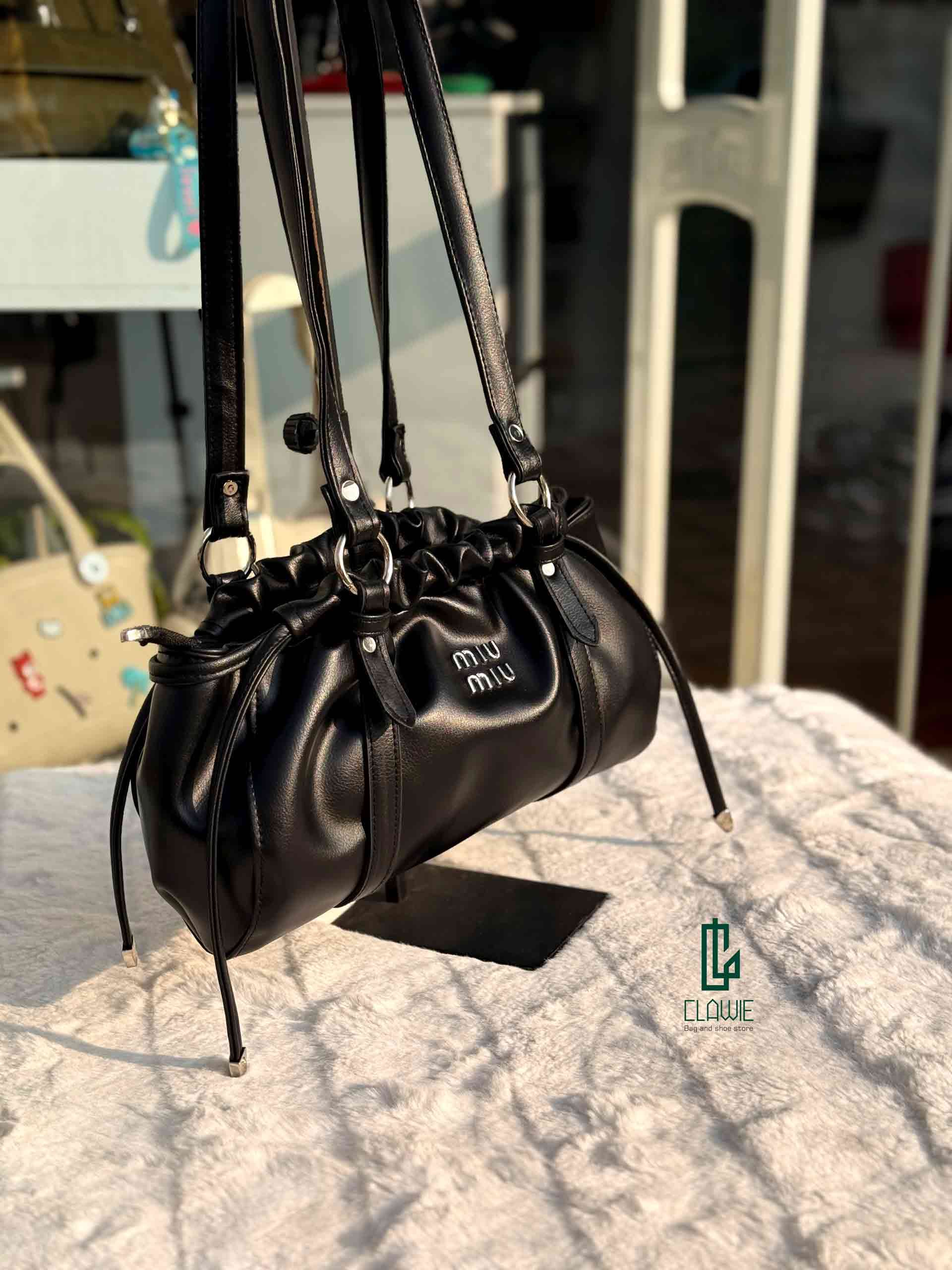 کیف دوشی زنانه مشکی — تصویر ۳
