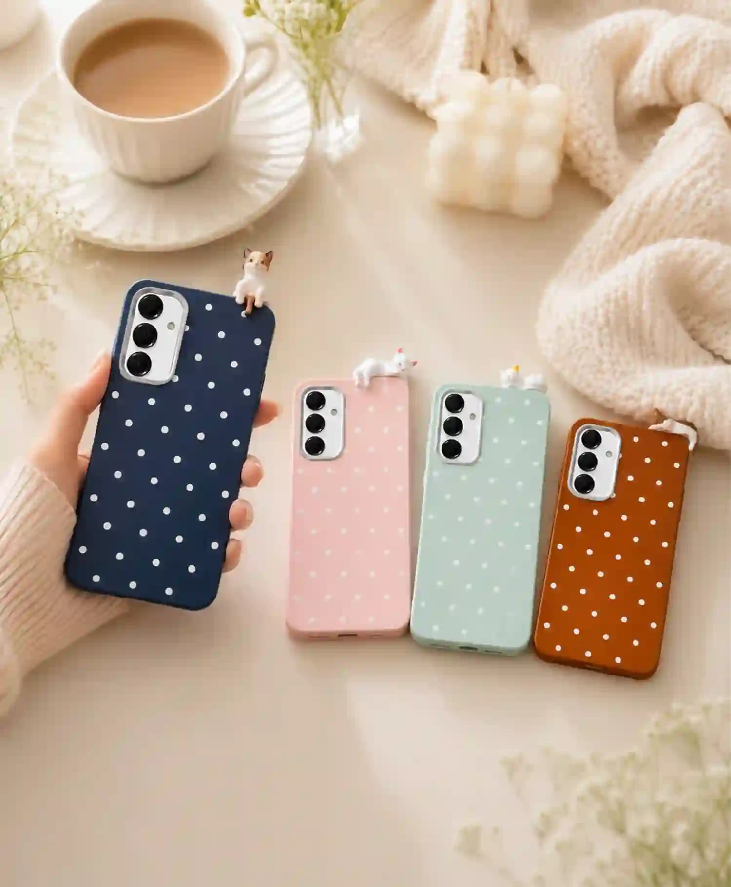 قاب طرح چرم خال دار با فیگور گربه گوشی موبایل Samsung A16 — تصویر ۳