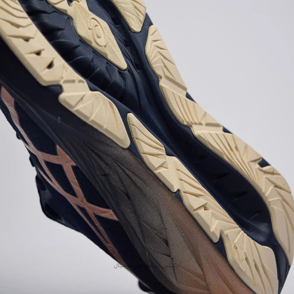 کتونی Asics مدل Novablast 4 Platinum – 1012B739 — تصویر ۴