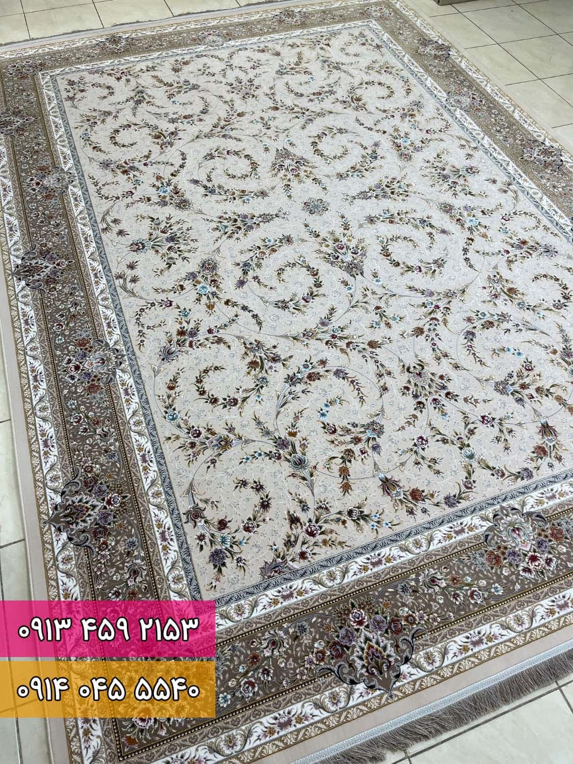 فرش طرح لارا کرم حاشیه شکلاتی
