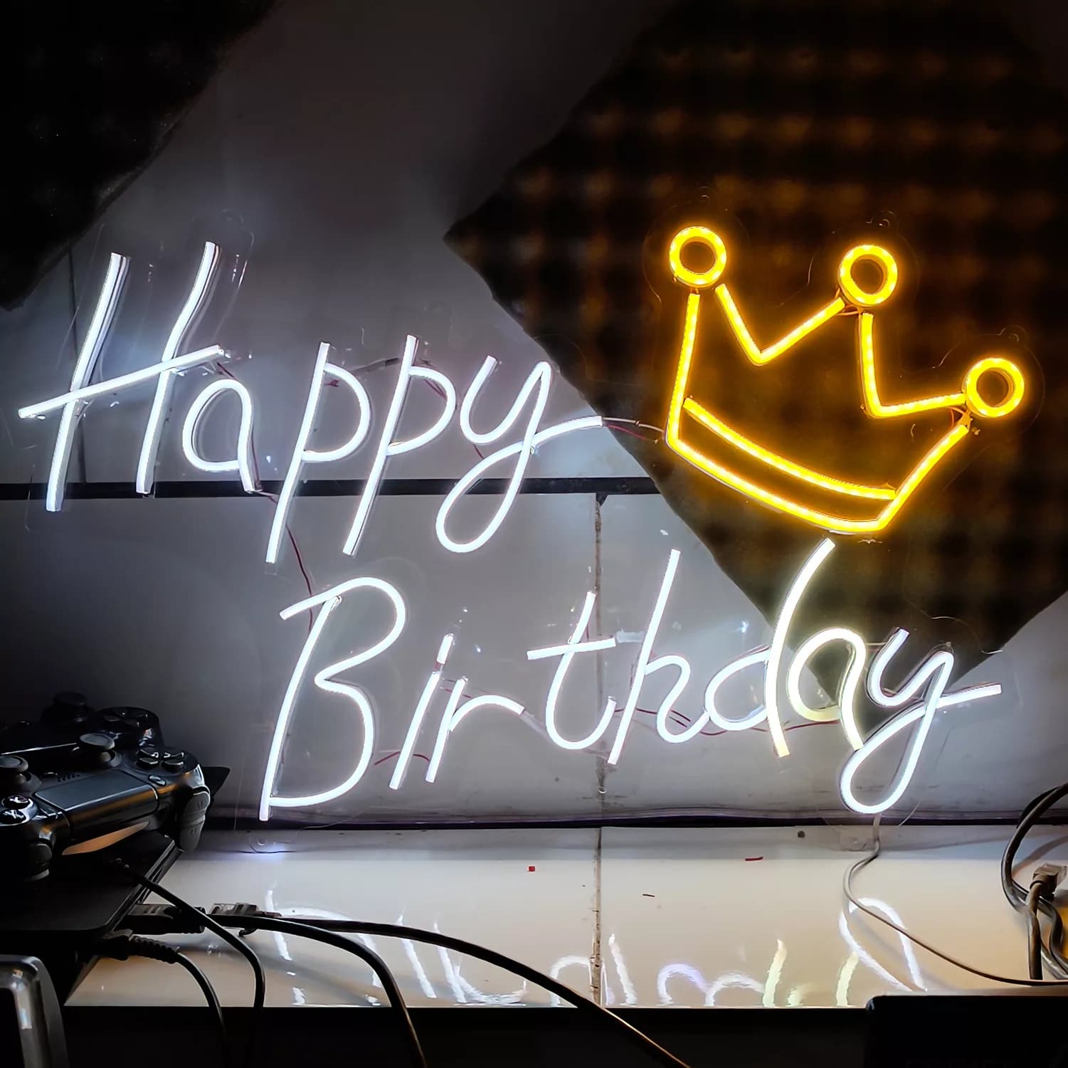 چراغ نئونی طرح Happy Birthday کد HBD60X40 — تصویر ۲