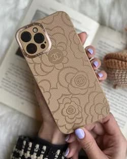 قاب موبایل آیفون چرمی گل شنل داغی — تصویر ۲