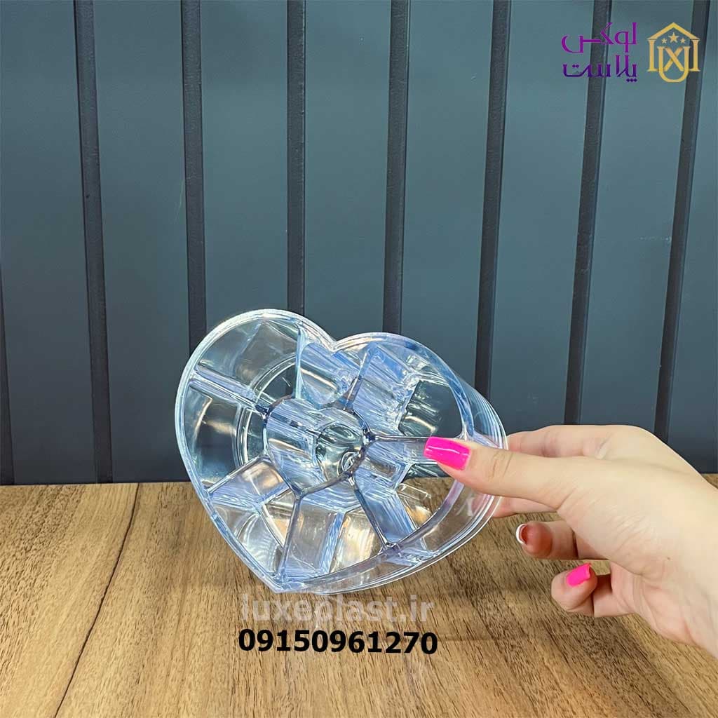استند لوازم آرایشی اکرولیک مدل قلب 8323