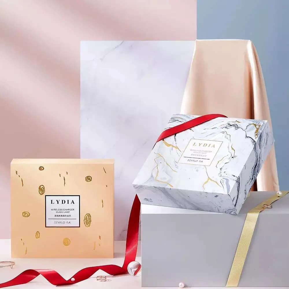 شارژر وایرلس و اسپیکر بلوتوثی ایزوالو مدل EZVALO 4-in-1 Music Bedside Lamp with Wireless Charger LYYD01 — تصویر ۳