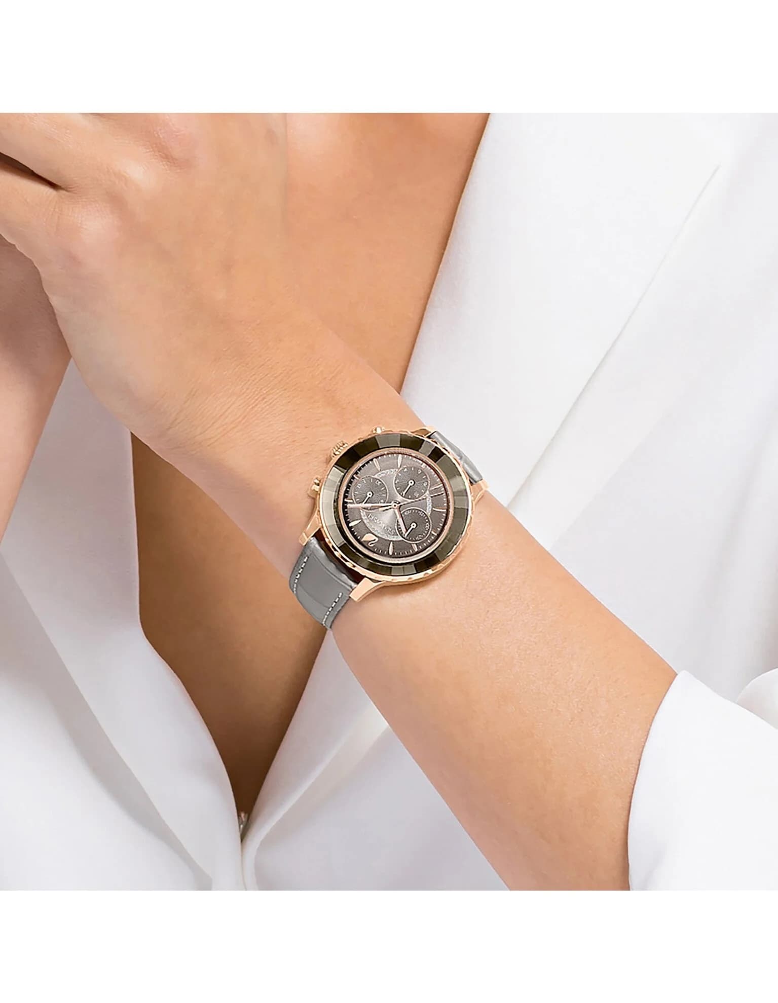 ساعت مچی طوسی چرم سوئیسی سواروسکی اورجینال Swarovski Octea Lux Chrono watch 5452495 — تصویر ۲