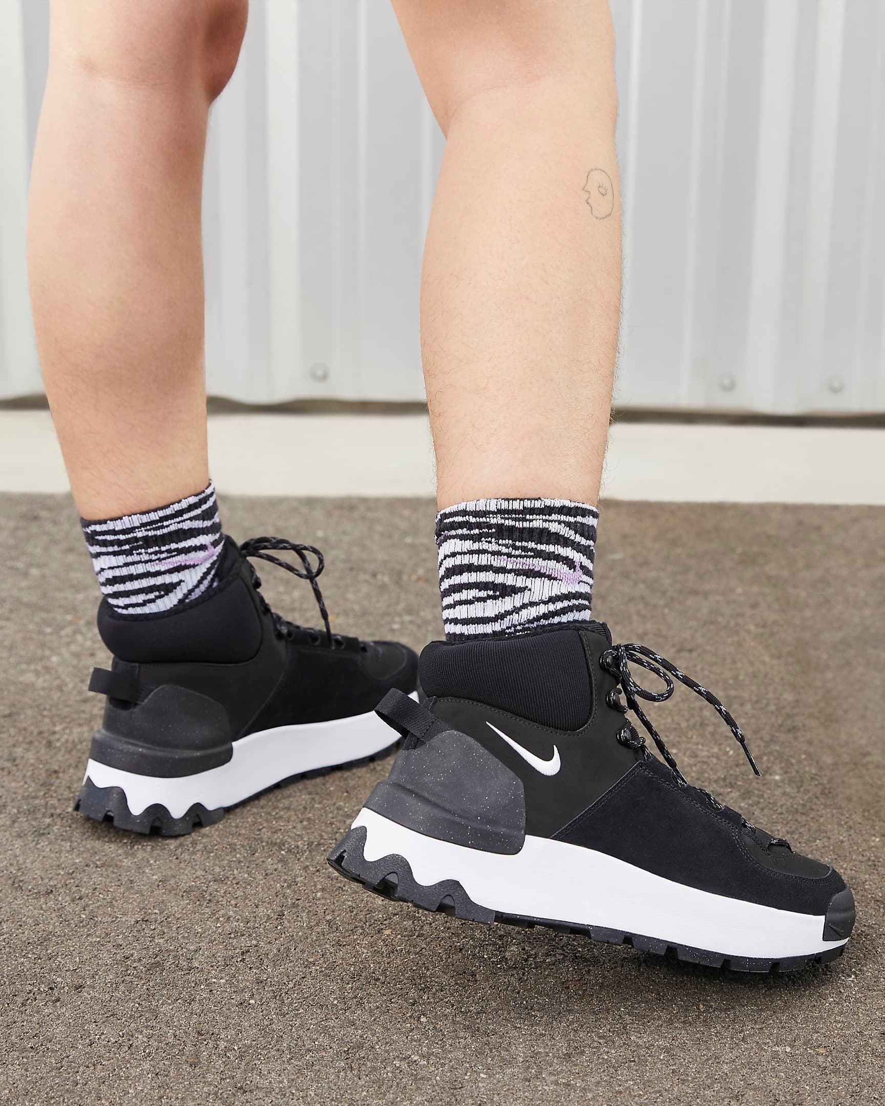 کفش زنانه نایک اورجینال -مشکی Nike City Classic — تصویر ۳