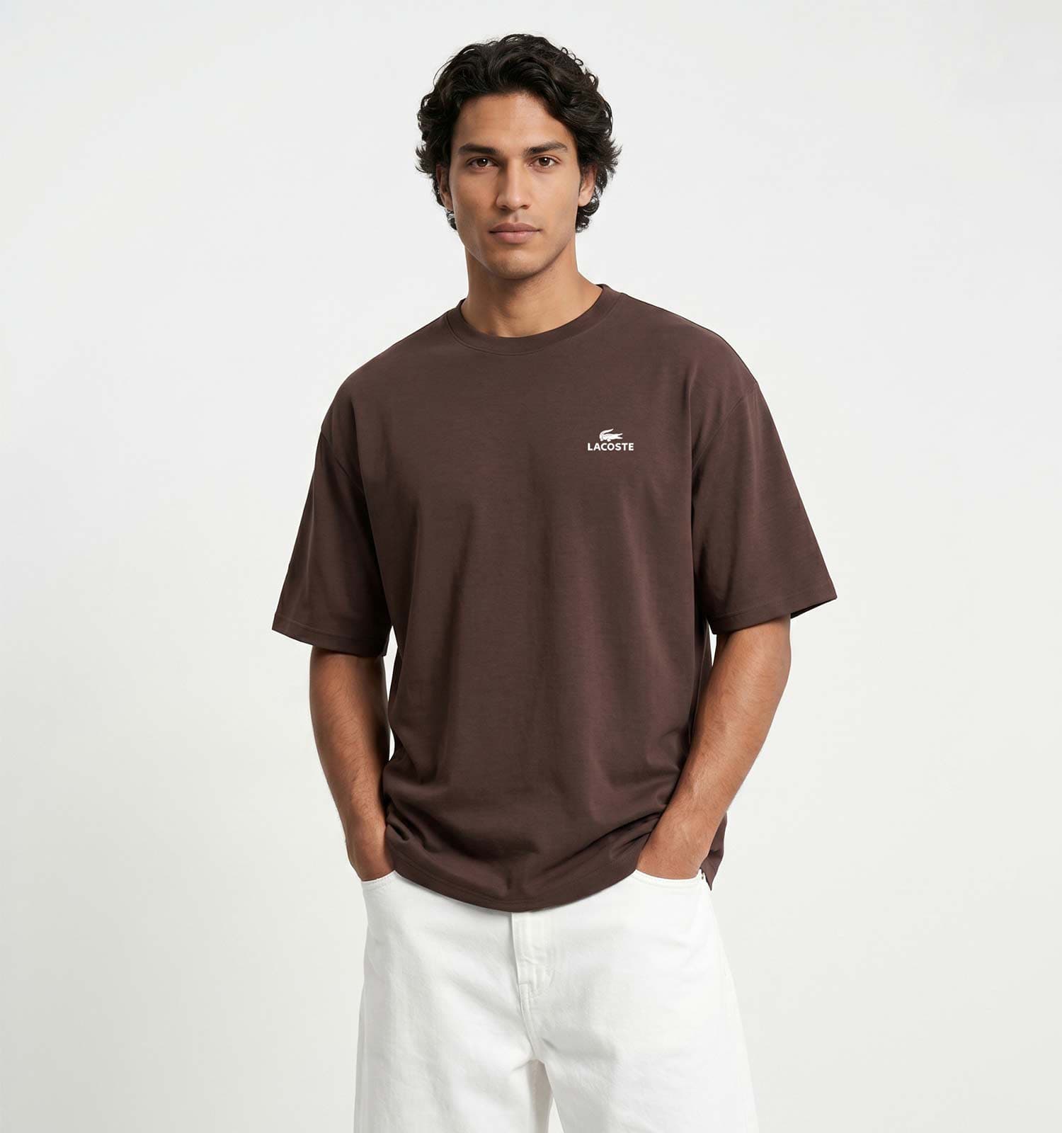 تیشرت یقه گرد مردانه باکسی طرح دار اسپان دورس شکلاتی Lacoste کد 50433 — تصویر ۲