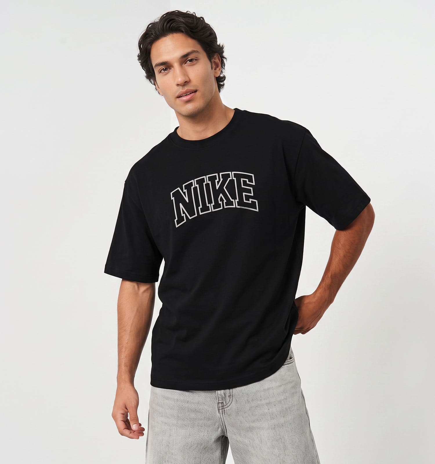 تیشرت یقه گرد مردانه باکسی طرح دار پنبه دو رو مشکی Nike کد 50790 — تصویر ۲
