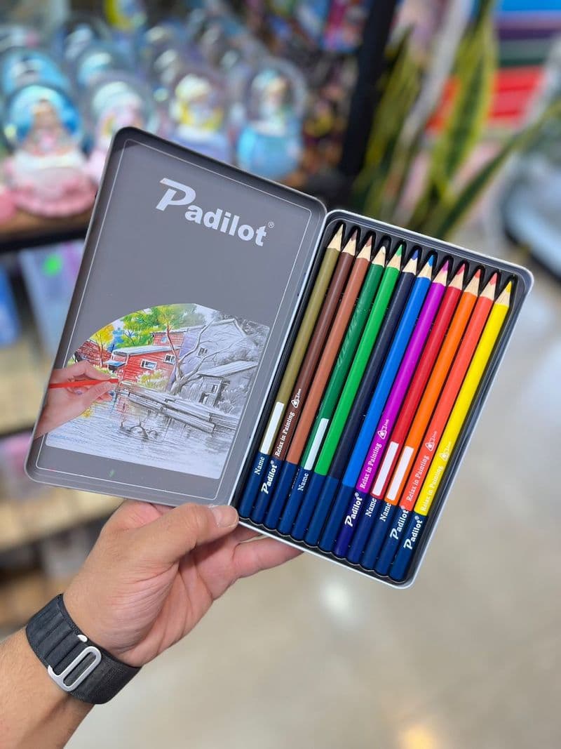 مداد رنگی ۱۲ رنگ جعبه فلزی برند PADILOT — تصویر ۲