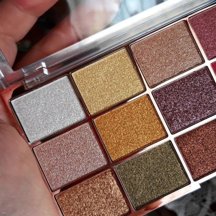 پالت سایه چشم 15 رنگ میکاپ رولوشن مدل Foil Frenzy Creation — تصویر ۴