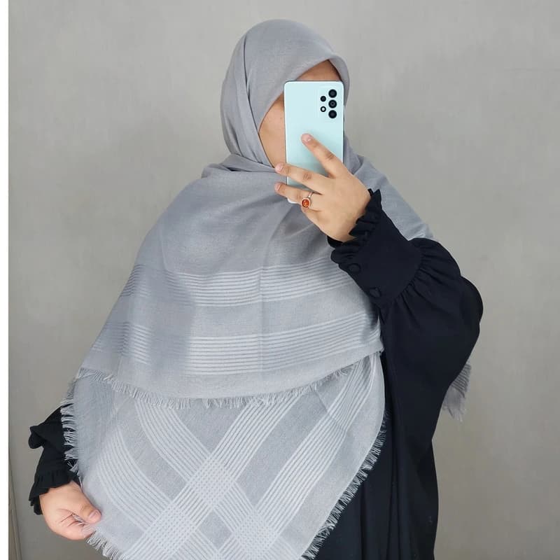 روسری زنانه مدل لمه ساده کد m20706 — تصویر ۴