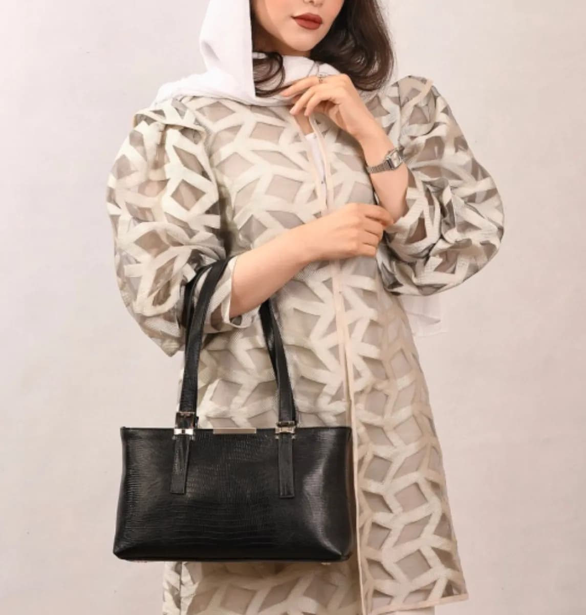 کیف چرم طبیعی مجلسی زنانه طرح ترنم — تصویر ۲