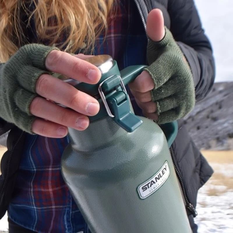 فلاسک گرولر استنلی Classic Easy-Pour Growler ظرفیت ۱.۹ لیتر با عایق خلأ — تصویر ۶