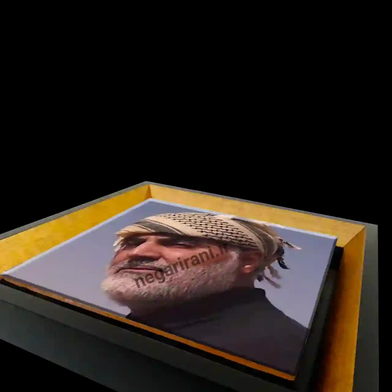 تابلو کاشی شهید حاج قاسم سلیمانی مدل 2ZG135 — تصویر ۳