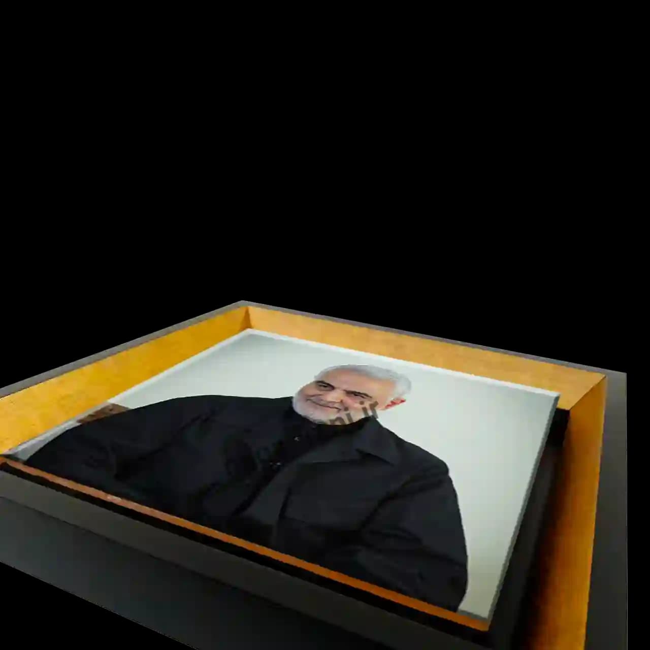 تابلو کاشی سردار قاسم سلیمانی مدل 2ZG130 — تصویر ۳