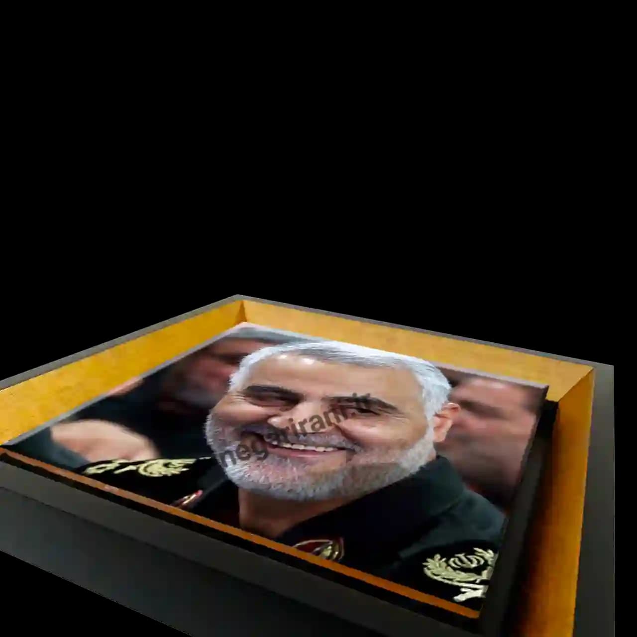 تابلو کاشی شهید حاج قاسم سلیمانی مدل 2ZG91 — تصویر ۳