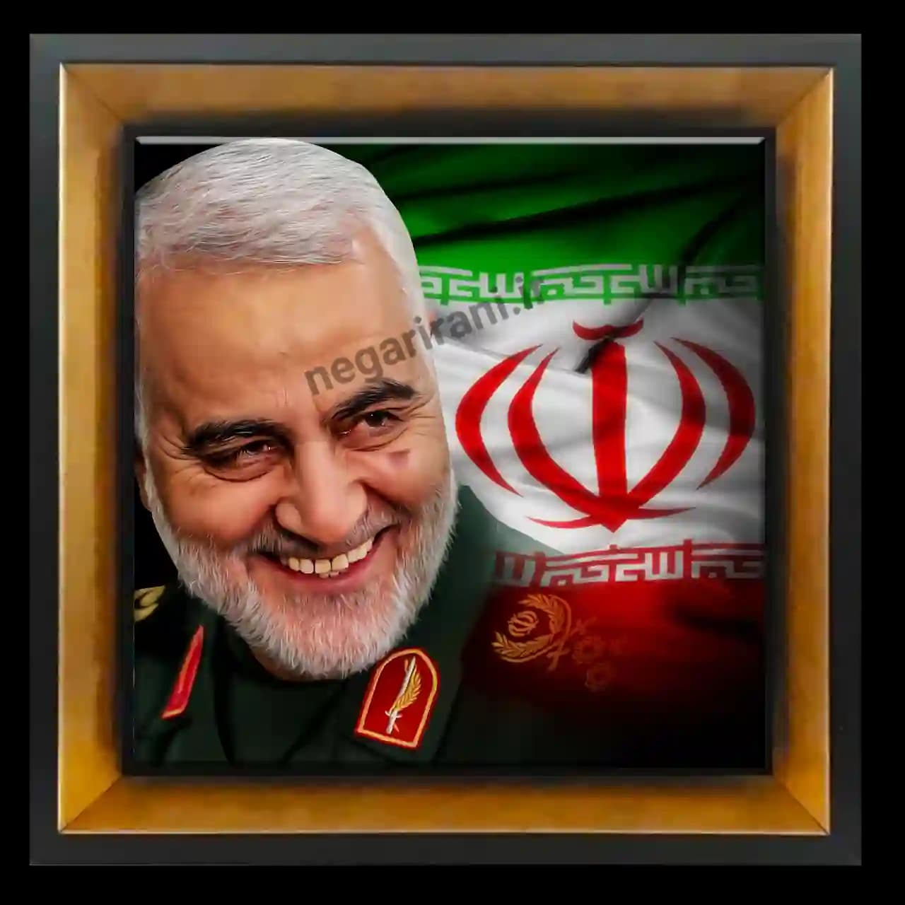 تابلو کاشی شهید حاج قاسم و پرچم مدل 2ZG52