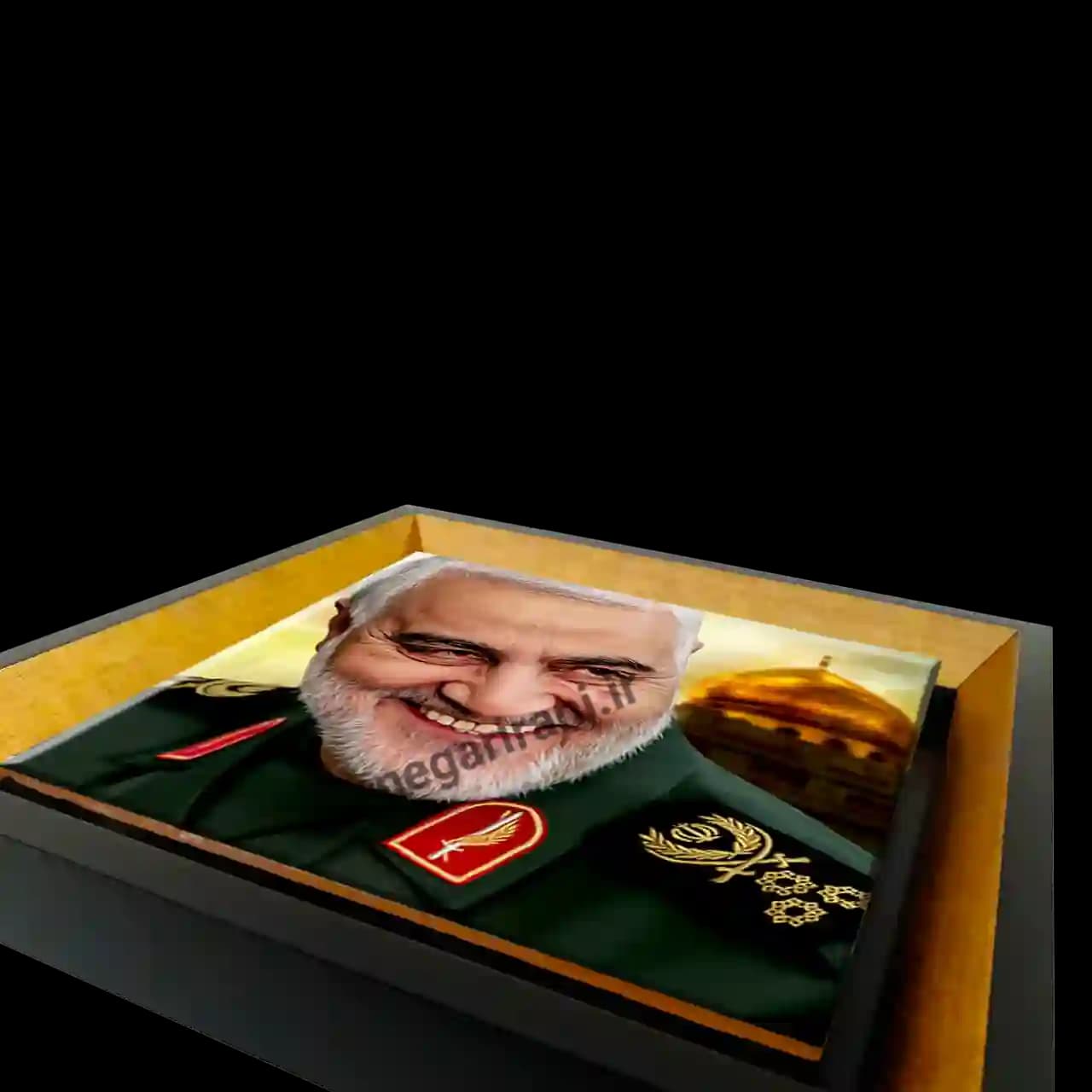 تابلو کاشی شهید حاج قاسم و حرم مدل 2ZG37 — تصویر ۳