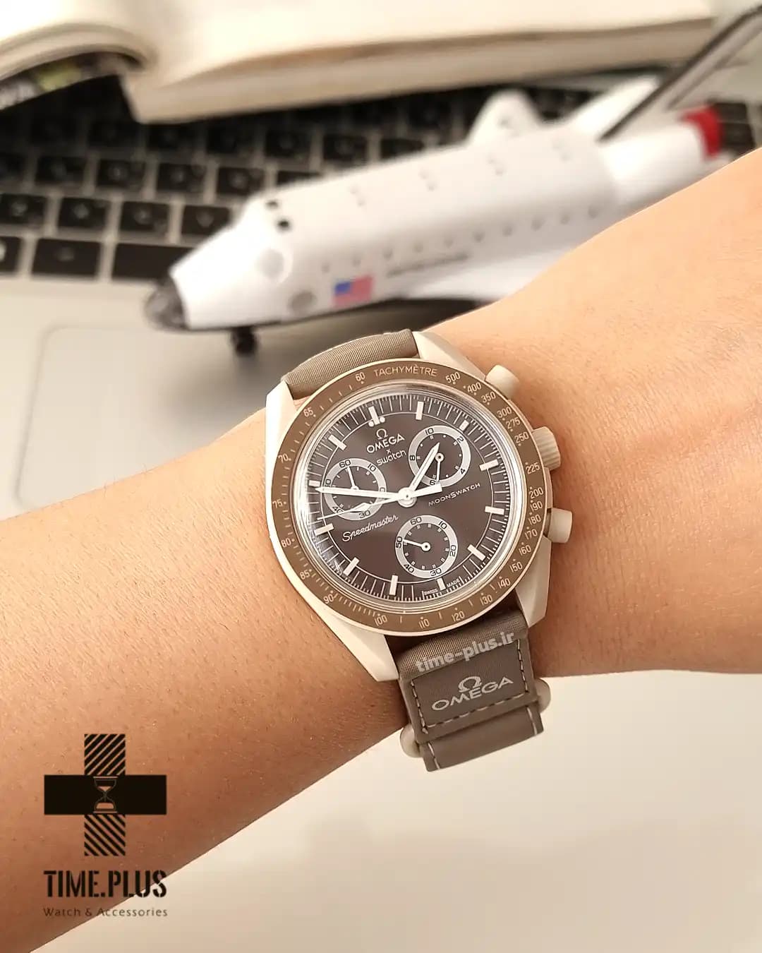 ساعت امگا سواچ کویر Omega Swatch Moonswatch Earth Desert — تصویر ۳